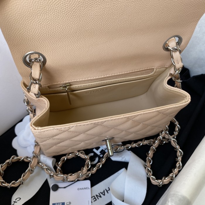  Handbag  Chanel  size 17 cm