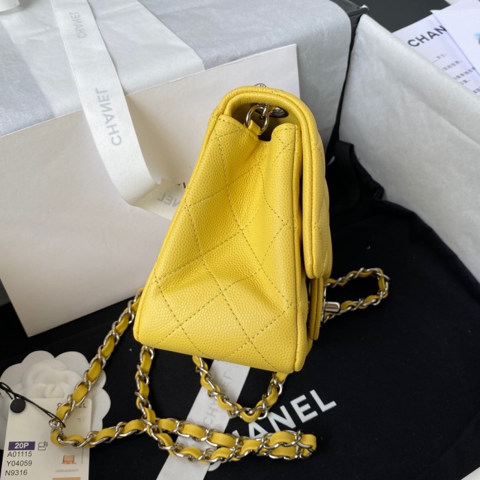  Handbag  Chanel  size 17 cm