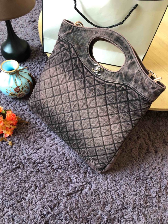  Handbag  Chanel  S1408  size 41×45×9 cm