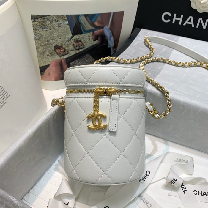  Handbag  Chanel  AS2735  size 17 12 12 cm