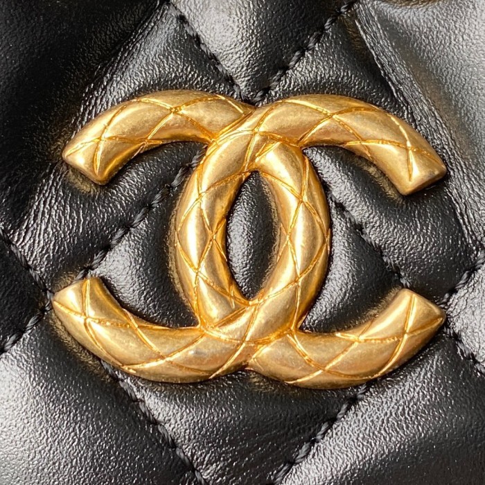 Handbag  Chanel  AS2716 size 19x15x12.5 cm  