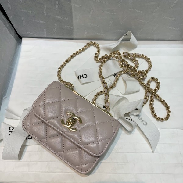  Handbag  Chanel 82768  size  12.5 2.5 9 cm