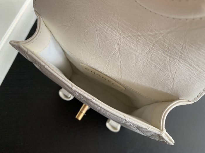  Handbag  Chanel  2695  size 17cmx14cmx4 cm