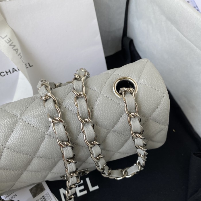  Handbag  Chanel  size 20 cm