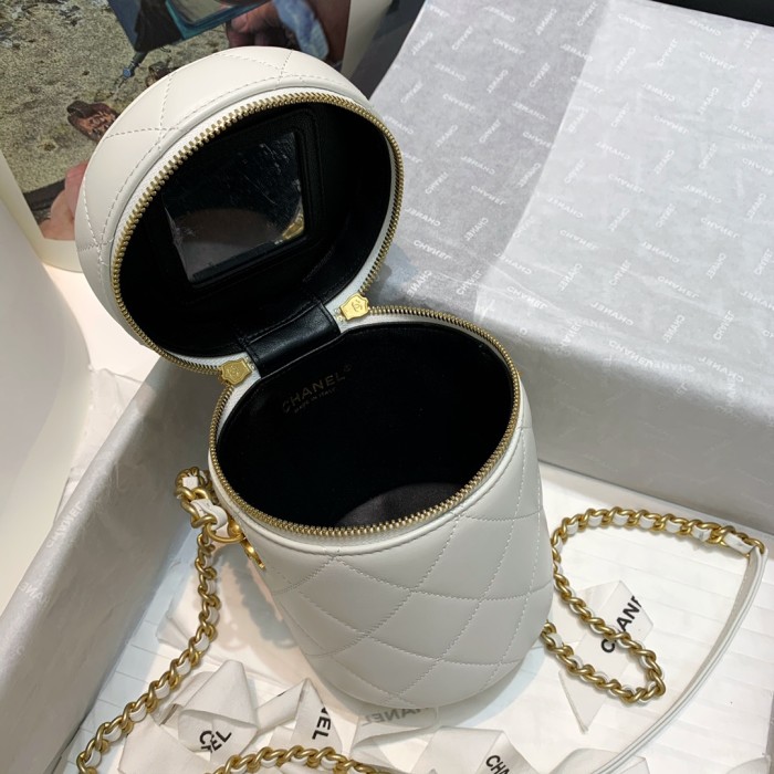  Handbag  Chanel  AS2735  size 17 12 12 cm