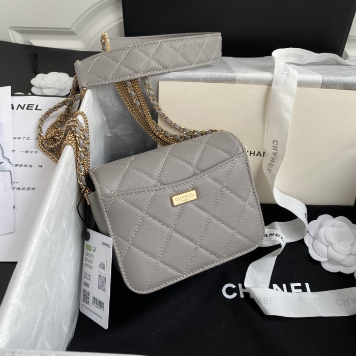  Handbag  Chanel  AS2051  size  12-15-6.5 cm