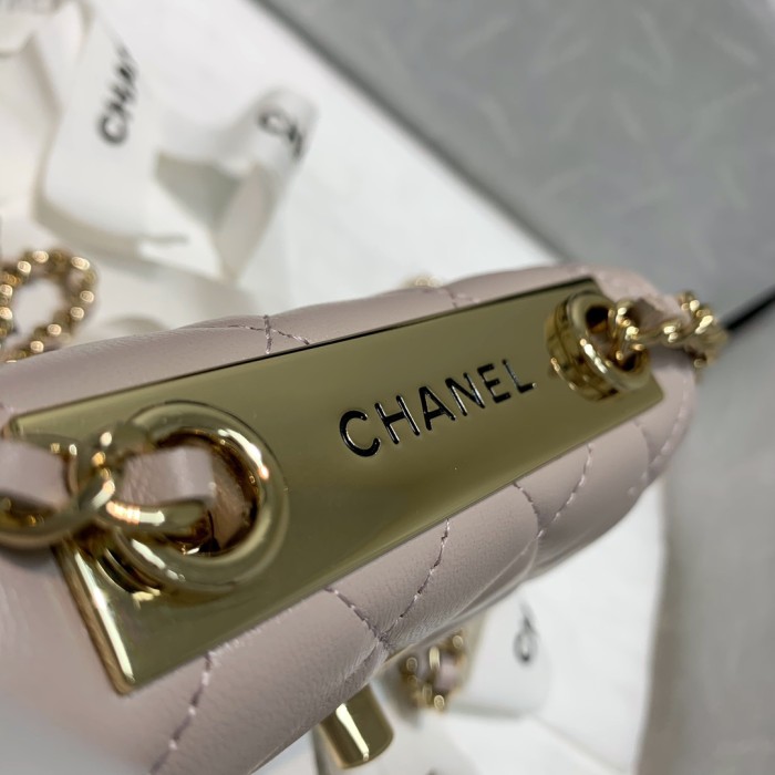  Handbag  Chanel 82768  size  12.5 2.5 9 cm