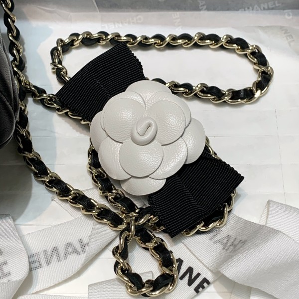  Handbag  Chanel 81158 size  16 9.5 8 cm