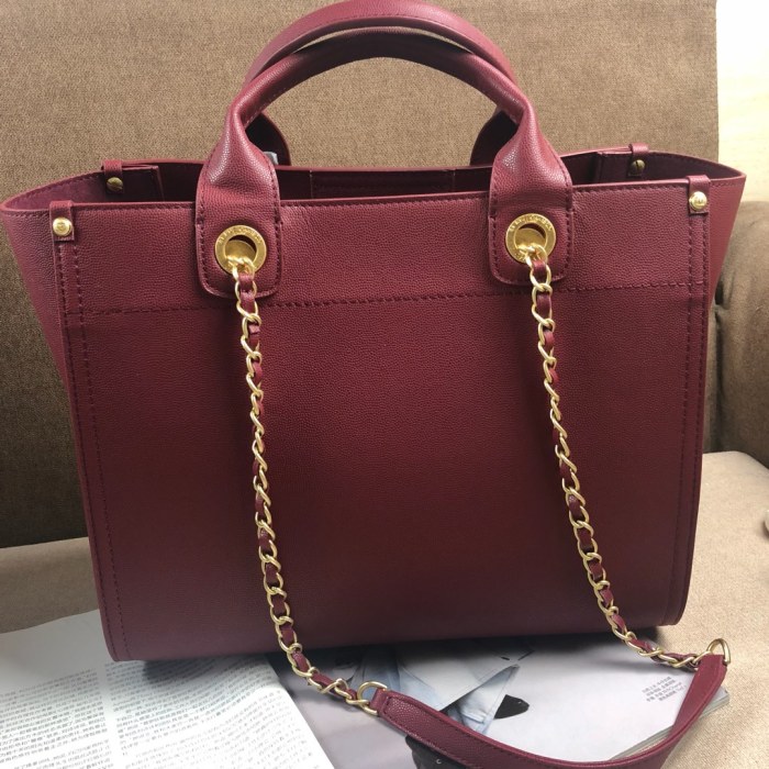  Handbag Chanel  size  33 cm