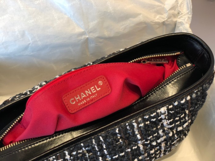  Handbag  Chanel 8022 size  28 cm