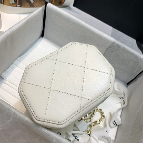 Handbag  Chanel AS2630 size 16.5 15.5 11.5 cm