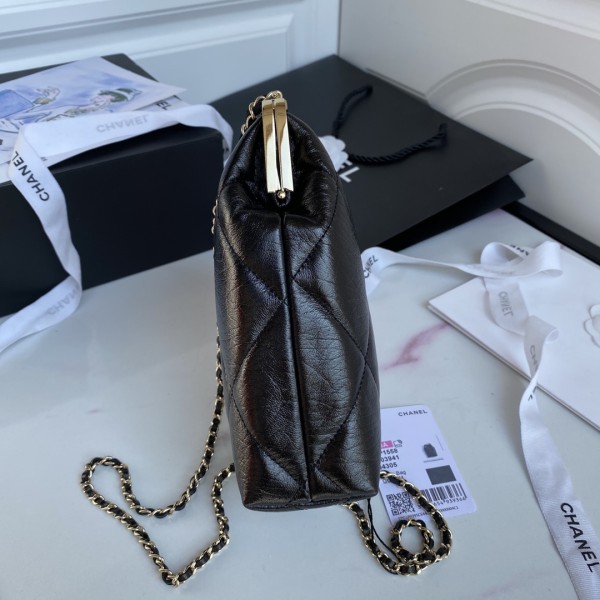  Handbag  Chanel  size  11×19.5×6 cm