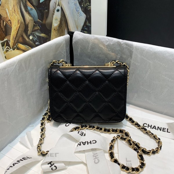  Handbag  Chanel 82768 size 12.5 2.5 9 cm