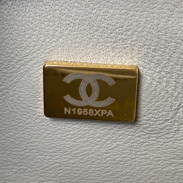  Handbag  Chanel  size  17 cm