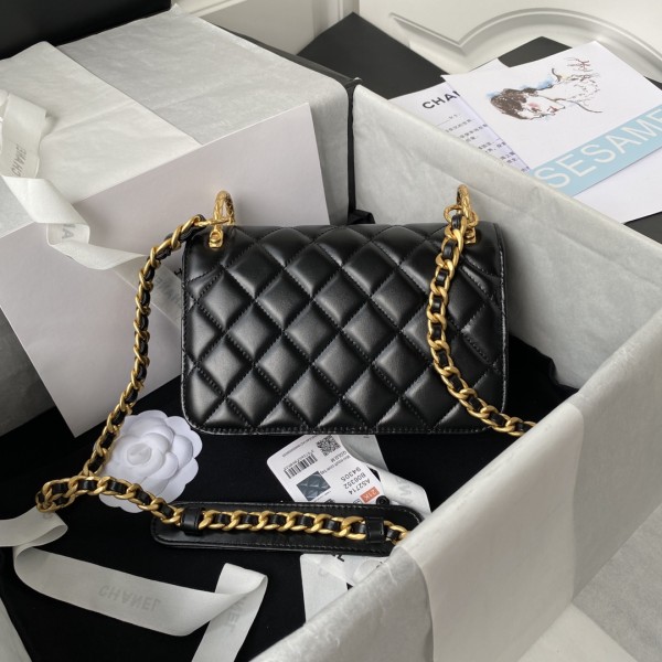  Handbag  Chanel AS2714 size  12×20×6 cm
