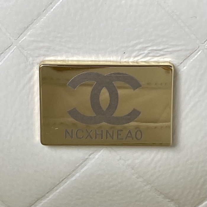 Handbag  Chanel   AS2716 size  19x15x12.5 cm
