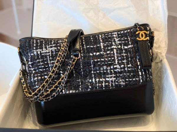  Handbag  Chanel 8022 size  28 cm