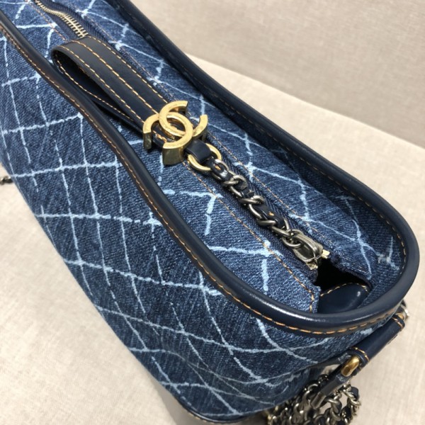  Handbag  Chanel 93824 size 28×10×22 cm