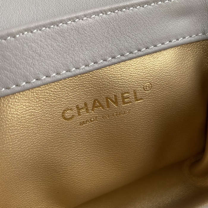  Handbag  Chanel  AS2051  size  12-15-6.5 cm