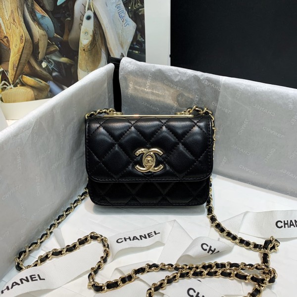  Handbag  Chanel 82768 size 12.5 2.5 9 cm