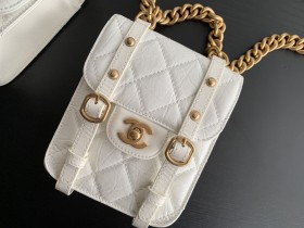  Handbag  Chanel  2695  size 17cmx14cmx4 cm