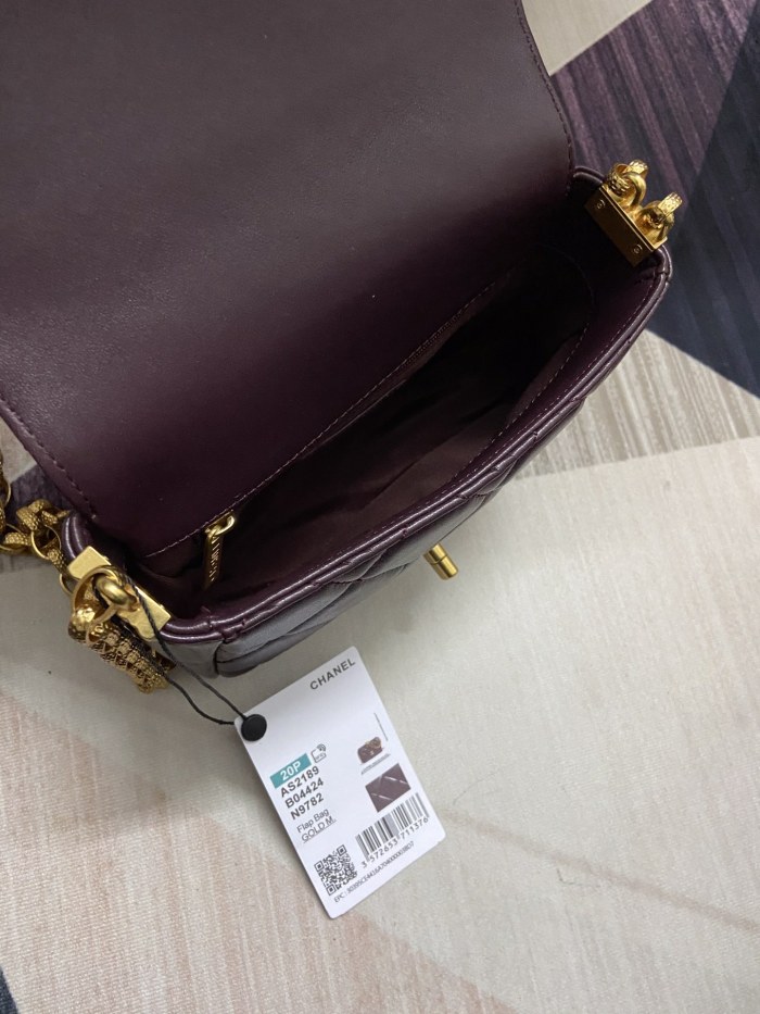   Handbag  Chanel AS2189 size 14x17.5x6 cm