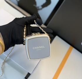 Handbag  Chanel size 8*8*4  Cm