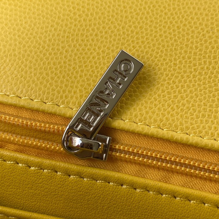  Handbag  Chanel  size 17 cm