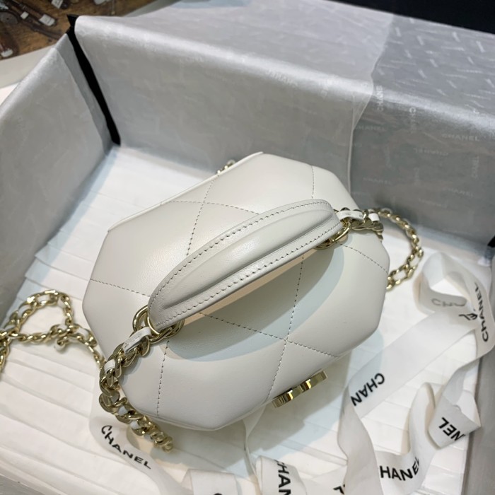 Handbag  Chanel AS2630 size 16.5 15.5 11.5 cm