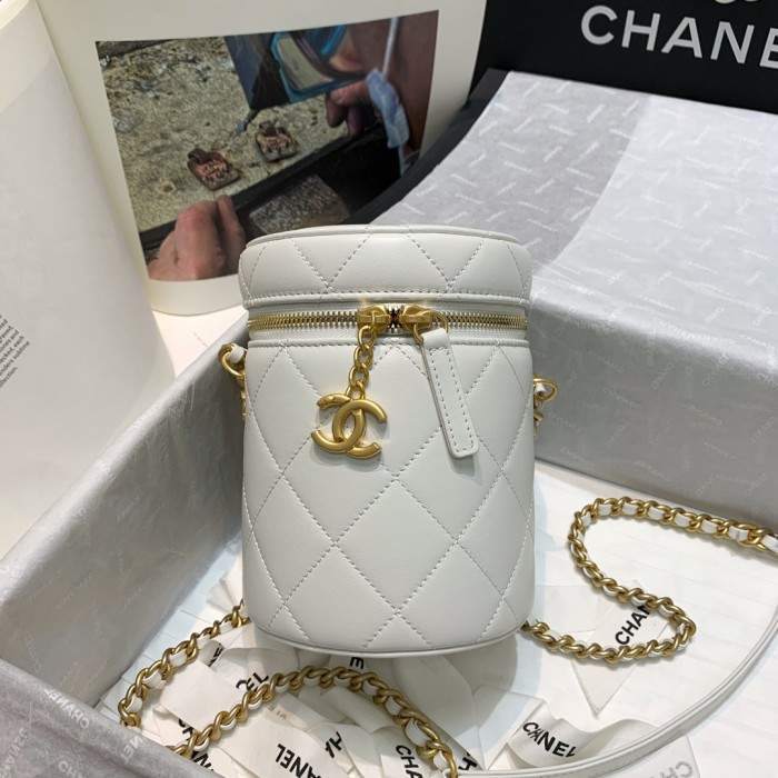  Handbag  Chanel  AS2735  size 17 12 12 cm