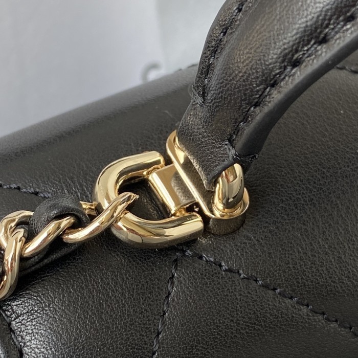  Handbag Chanel  AS2680  size  21*15*8 cm