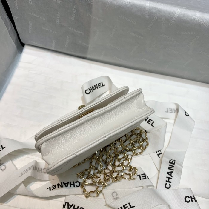  Handbag  Chanel 82768  size  12.5 2.5 9 cm