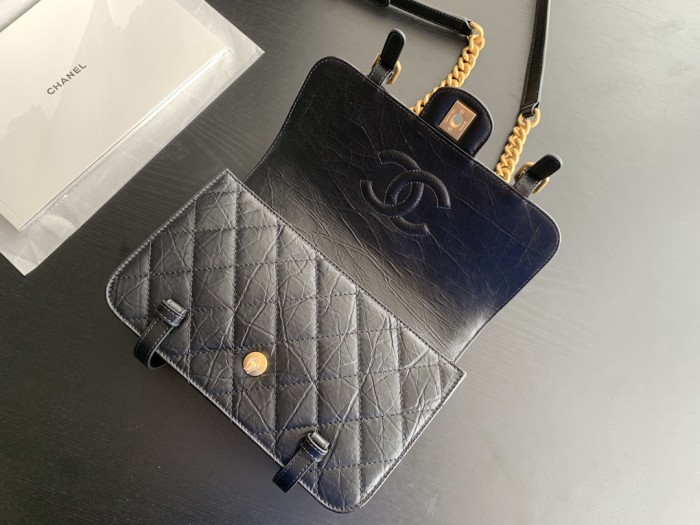  Handbag  Chanel 2696 size  25cmx17cmx8 cm