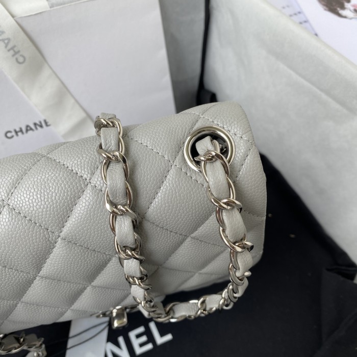  Handbag  Chanel  size 17 cm