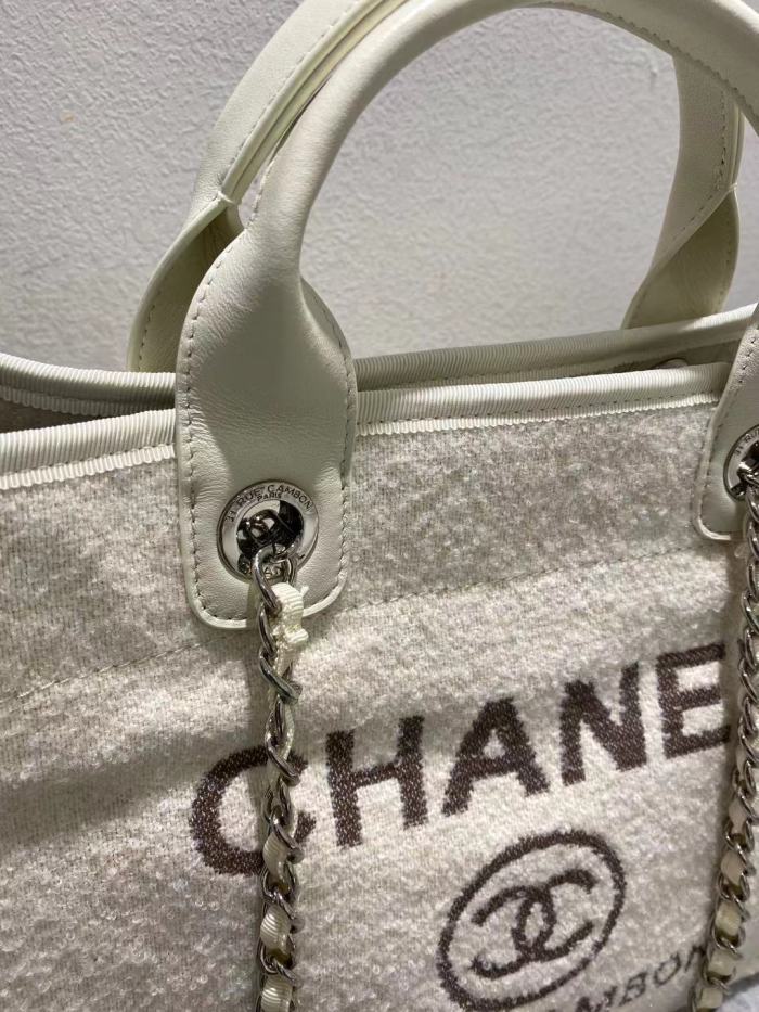  Handbag  Chanel 𝐀𝐒𝟔𝟔𝟗𝟒𝟏  size  𝟑𝟗/𝟐𝟎/𝟐𝟗 𝐂𝐌