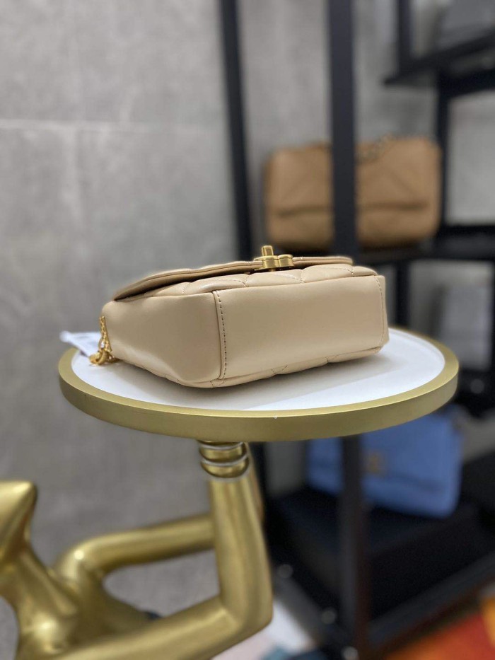  Handbag  Chanel AS2189  size 14x17.5x6 cm