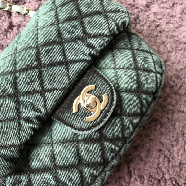  Handbag   Chanel S1309 size 12x23x8  cm