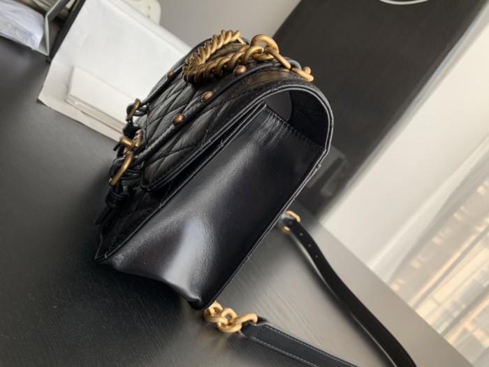  Handbag  Chanel 2696 size  25cmx17cmx8 cm