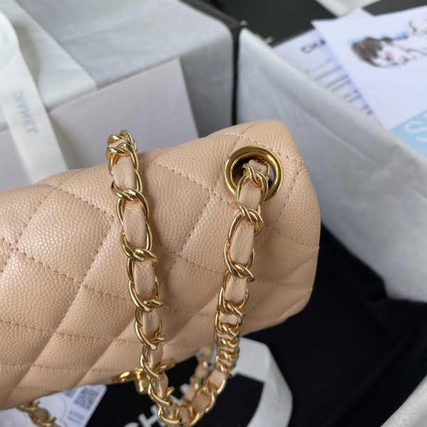  Handbag  Chanel   size  17 cm