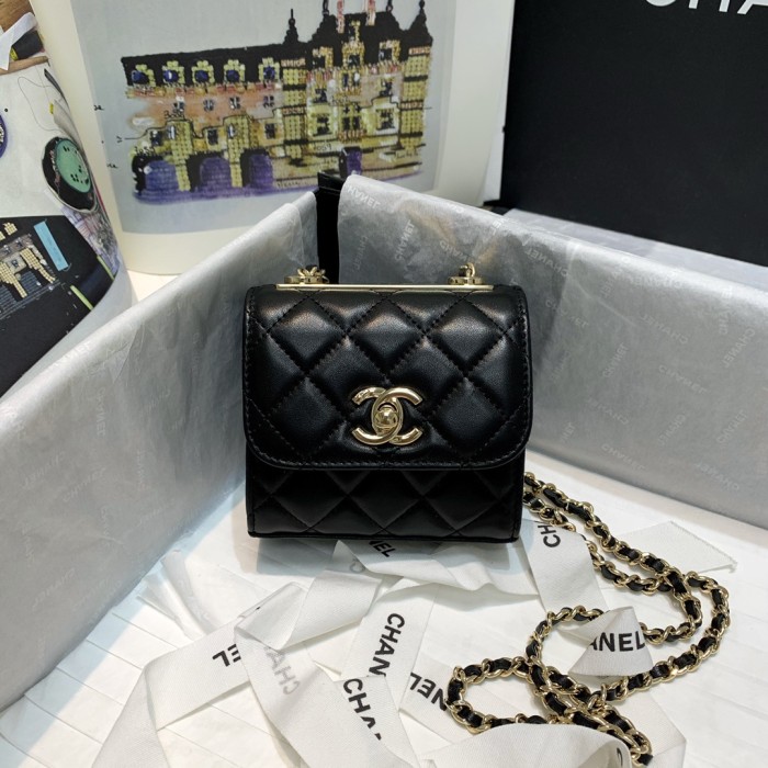  Handbag  Chanel  82769  size  11 11 5 cm