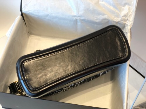  Handbag  Chanel 8022 size  28 cm