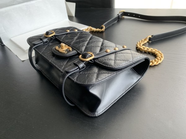  Handbag  Chanel 2696 size  25cmx17cmx8 cm