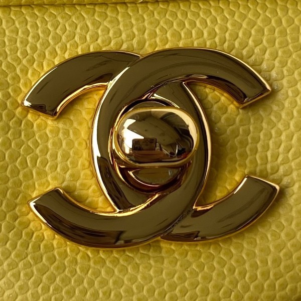 Handbag  Chanel  size  20 cm