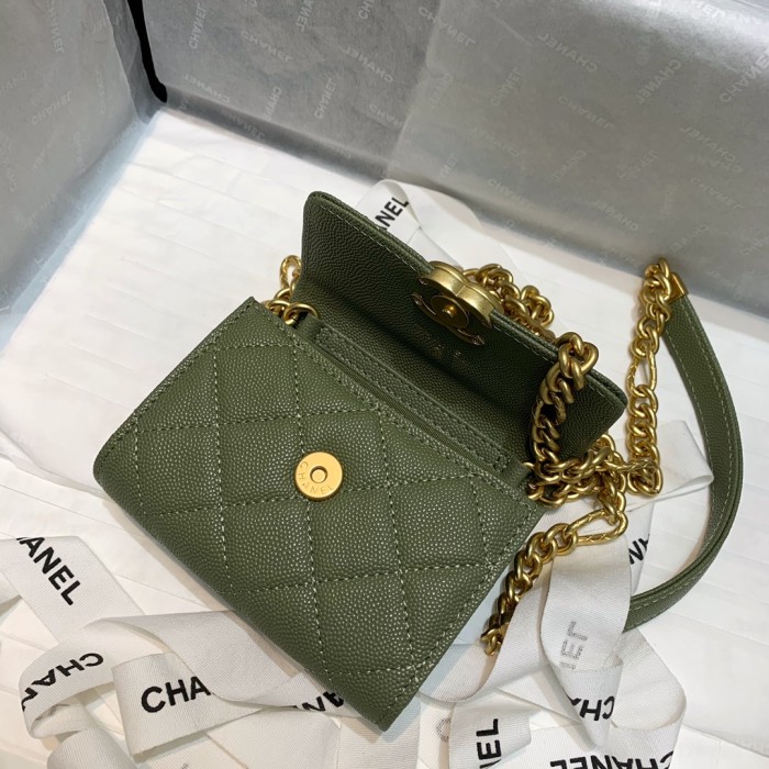  Handbag  Chanel 81156 size  12 9 2.5 cm 