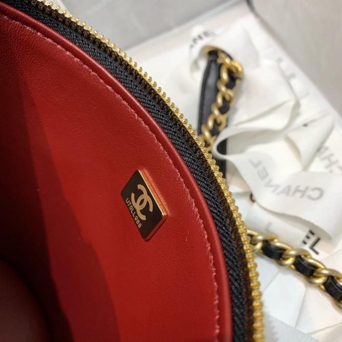  Handbag  Chanel AS2735  size  17 12 12 cm