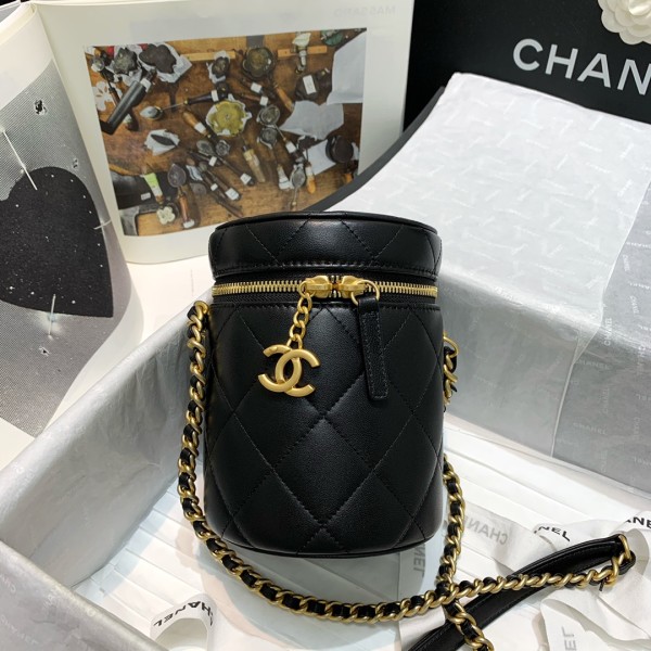  Handbag  Chanel AS2735  size  17 12 12 cm