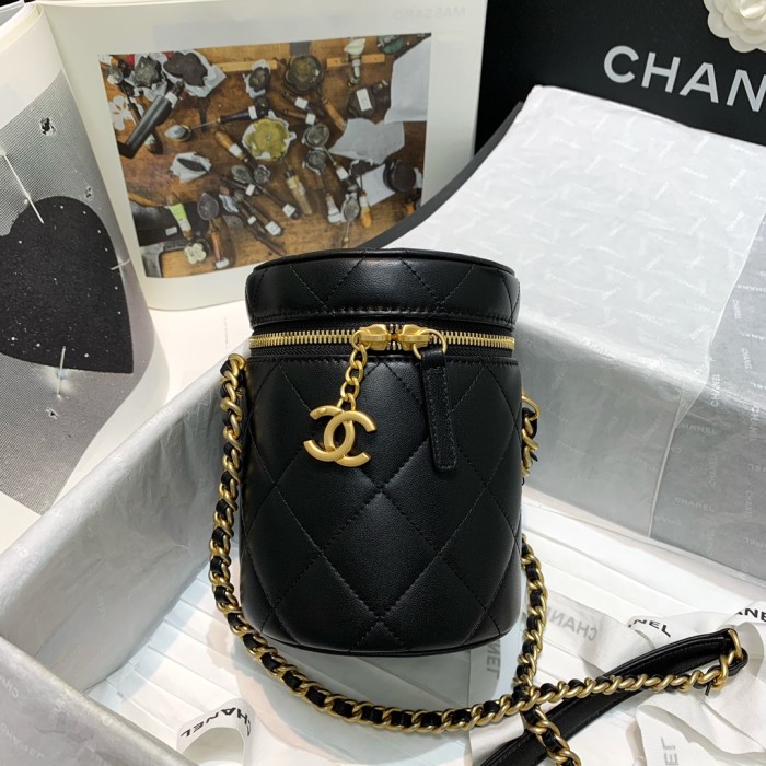  Handbag  Chanel AS2735  size  17 12 12 cm