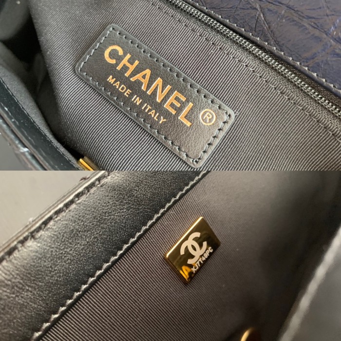  Handbag  Chanel 2696 size  25cmx17cmx8 cm