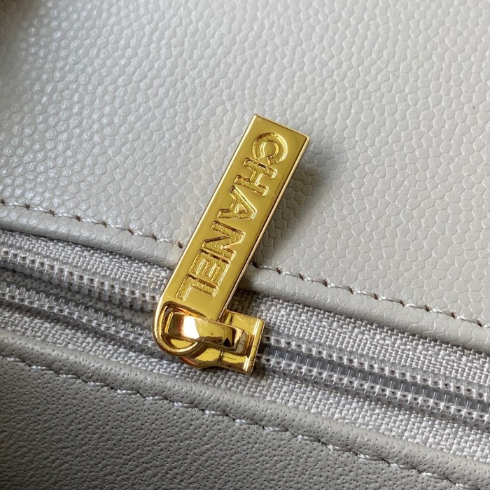  Handbag  Chanel  size  17 cm