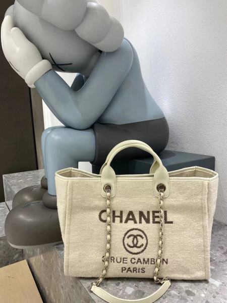  Handbag  Chanel 𝐀𝐒𝟔𝟔𝟗𝟒𝟏  size  𝟑𝟗/𝟐𝟎/𝟐𝟗 𝐂𝐌